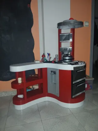 Cocinita infantil Miele roja y blanca.