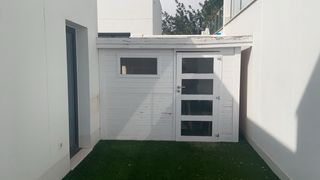 Caseta de madera blanca