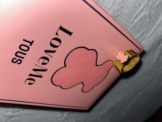 Anillo Tous Dorado con Oso Rosa