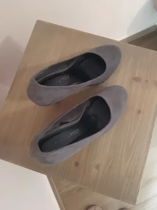 Zapatos de tacón grises