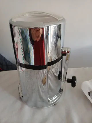 Trituradora de hielo Ice Crusher. De Schweppes.