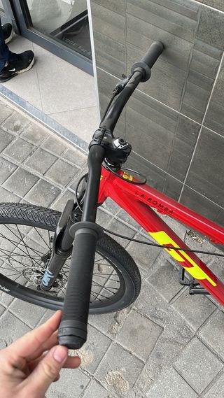 Bicicleta GT La Bomba Dirt Jump Roja
