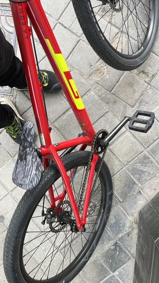 Bicicleta GT La Bomba Dirt Jump Roja