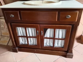 Mueble baño madera y espejo mide 1 metros x 57