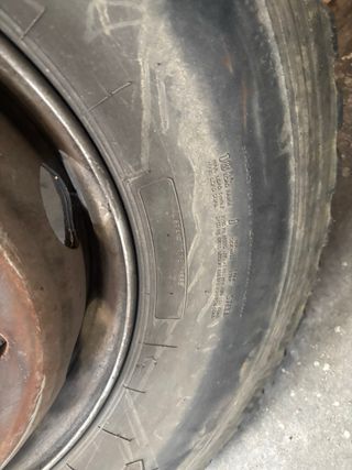 Llanta o rueda de camión con neumático Hankook