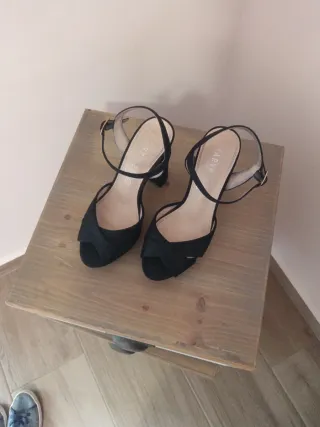 Zapatos de tacón negros