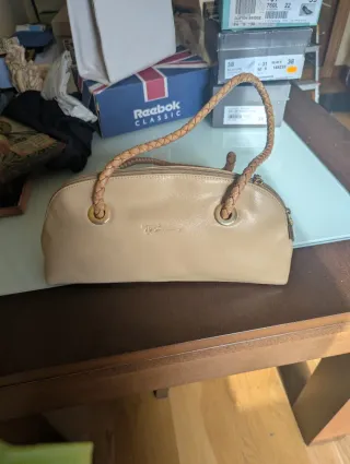 Bolso de piel beige
