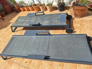 Dos tumbonas de exterior