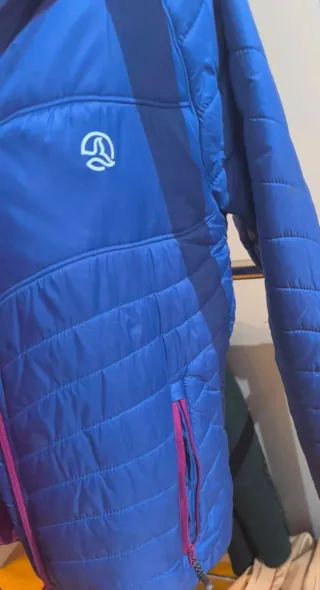 Chaqueta Ternua plumas azul y rosa Talla M