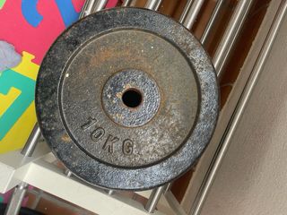 Barra 1.6m y discos pesas 5kg, 10kg