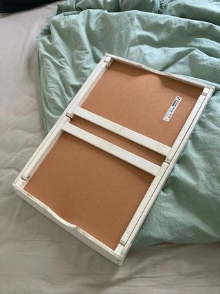 Mesa de cama IKEA blanca de madera