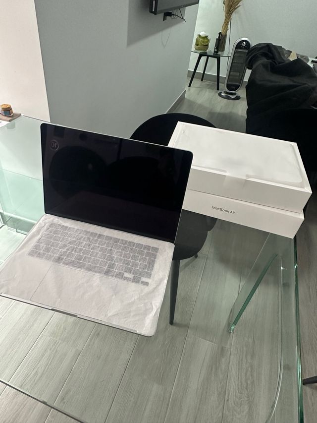 MacBook Air M3 16GB 256GB Plata