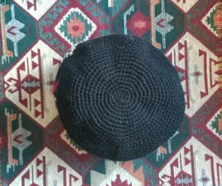 Gorro georgiano tejido negro con cruzás ortodoxas