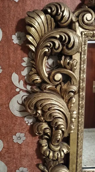 Espejo Dorado Barroco con Rostro