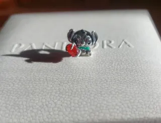 Charm Stitch con Rosa Plata S925 Pandora