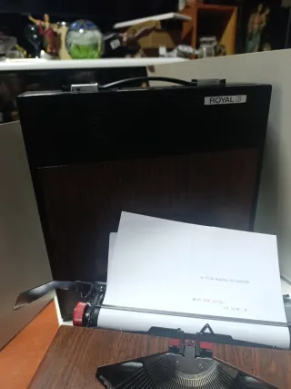 Máquina de escribir Royal Fleetwood