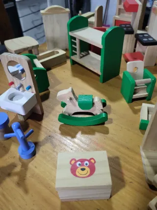 Mobili in legno per casetta delle bambole...