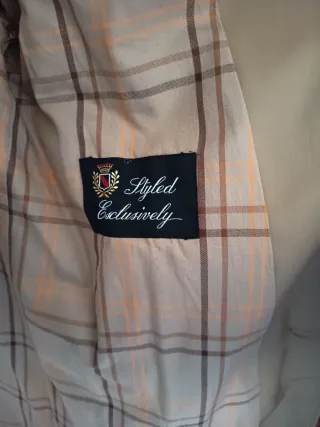 Gabardina italiana beige con forro de cuadros