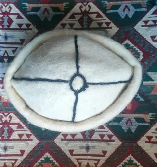 Gorro georgiano de lana blanco estilo Kakheti
