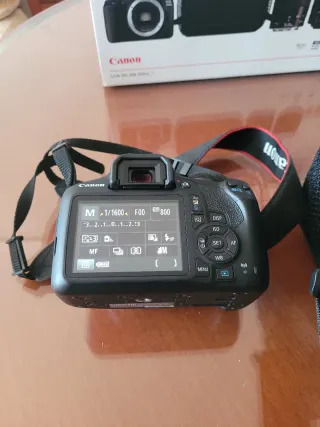 Cámara Canon EOS 2000D Negra