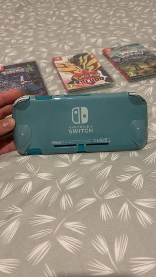 Nintendo Switch Lite + 3 Pokémon + Extra