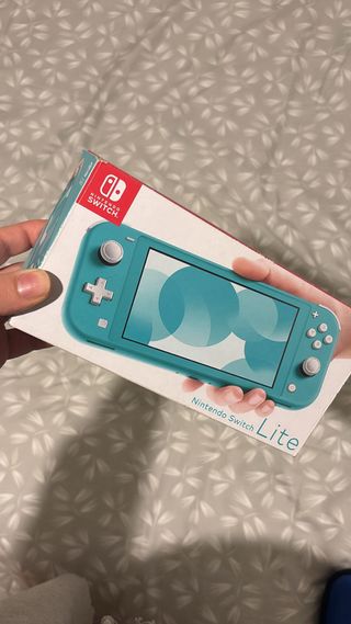 Nintendo Switch Lite + 3 Pokémon + Extra
