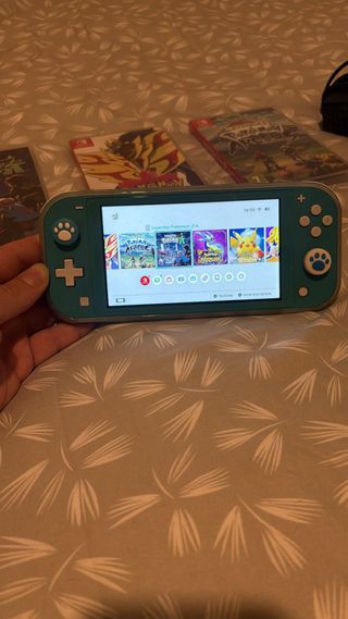 Nintendo Switch Lite + 3 Pokémon + Extra