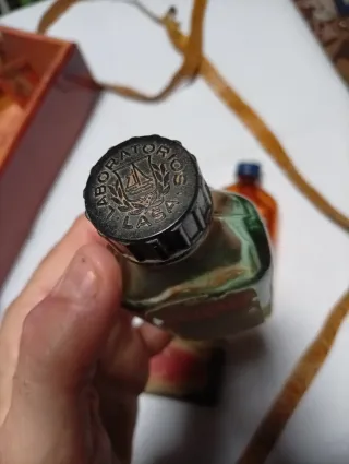 Botellitas antiguas de farmacia