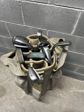 Bolsa de golf y palos
