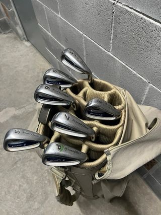 Bolsa de golf y palos