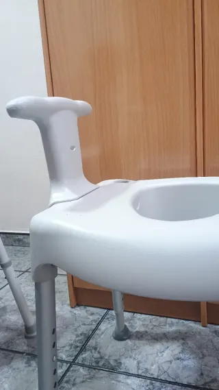 Silla elevable para lavabo Etac