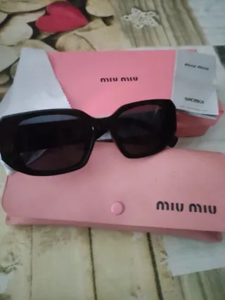Gafas de sol Miu Miu negras y rosas