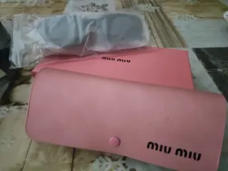 Gafas de sol Miu Miu negras y rosas