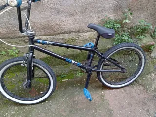 Bicicleta BMX Negra