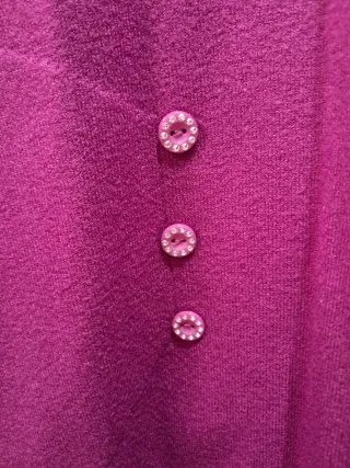 Jersey morado con bolsillos y botones