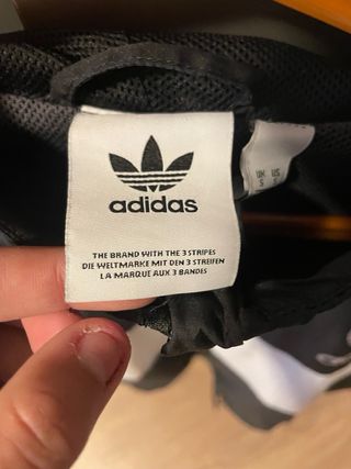 Chaqueta Adidas Negra y Blanca
