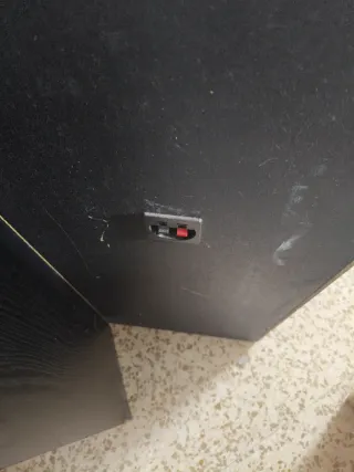 Pareja de altavoces negros.