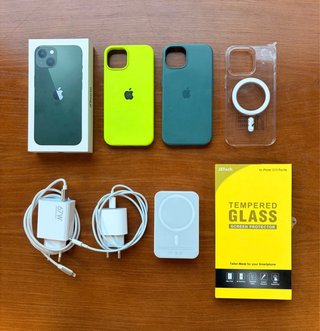 Iphone 13 verde, 128GB con accesorios.