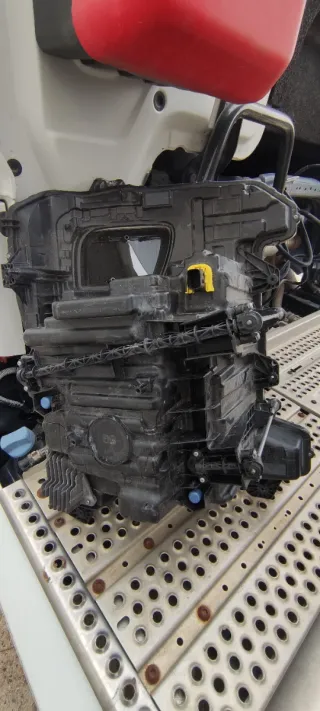 Faro Mercedes Benz Actros 2025 mp6 lado copiloto