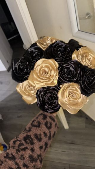 Rose fatte a mano con nastro - 1€