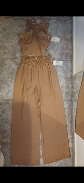 Conjunto top y pantalón beige