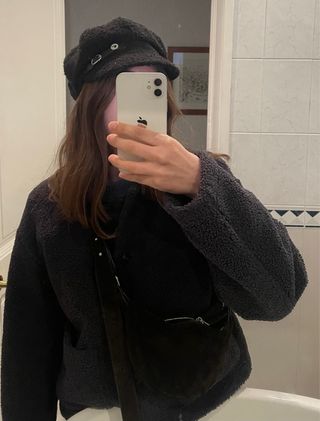 Gorra negra mujer con detalle G