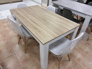 Mesa comedor moderna + 4 sillas blancas