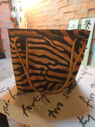 Bolso de fibras naturales estampado cebra