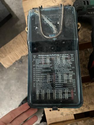 Caja fusibles Mercedes 190 (W201)