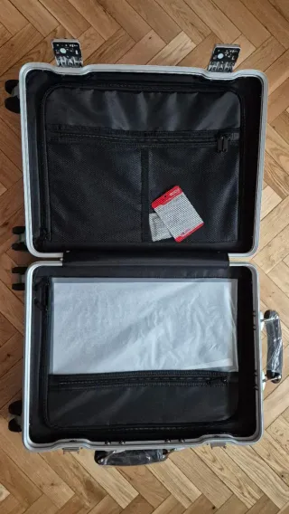 Maleta de cabina plateada