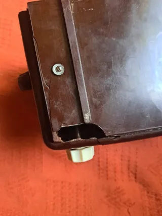 Radio antigua pequeña funciona