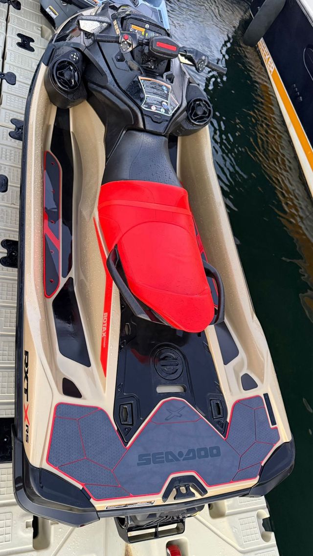 Moto de agua Sea-Doo RXT-X 325