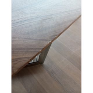 Mesa comedor nogal y metal Angel Cerdá