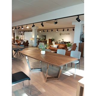 Mesa comedor nogal y metal Angel Cerdá